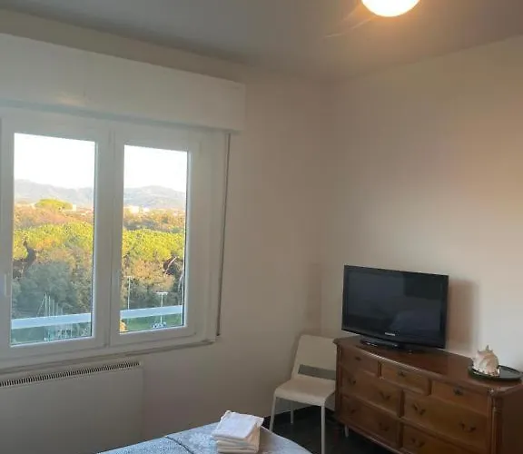 Апартаменти Attico Vista Mare-monti В'яреджо