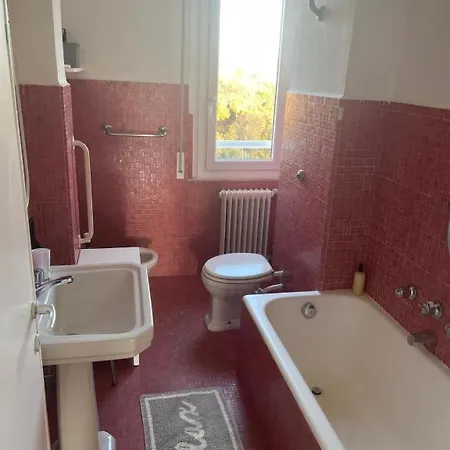 Attico Vista Mare-monti 公寓